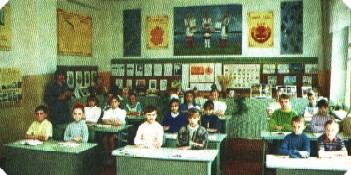 Пришла пора проститься с партой школьной.